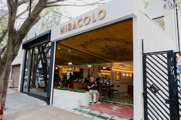 Gelateria lança picolés pets com frutas da estação