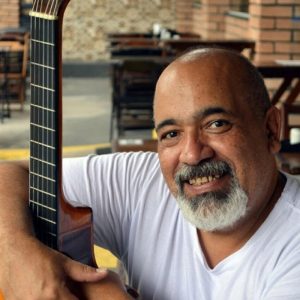 Bar no Centro apresenta Rogério Silva no happy hour