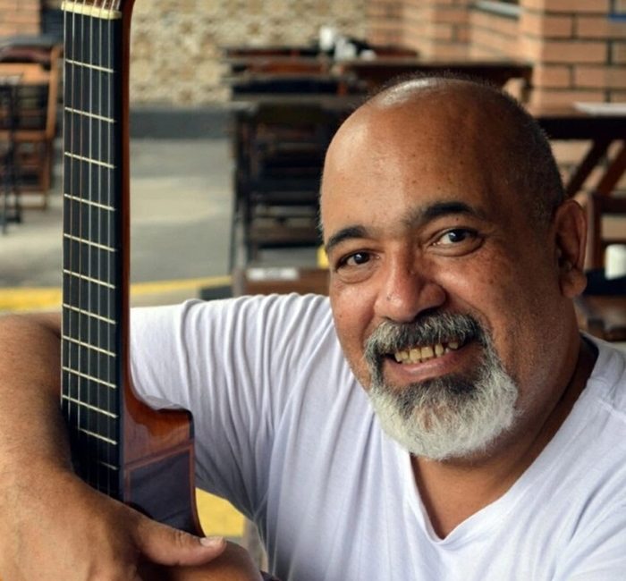 Bar no Centro apresenta Rogério Silva no happy hour