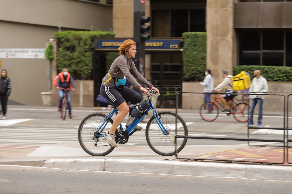 coluna andreza gonçalves