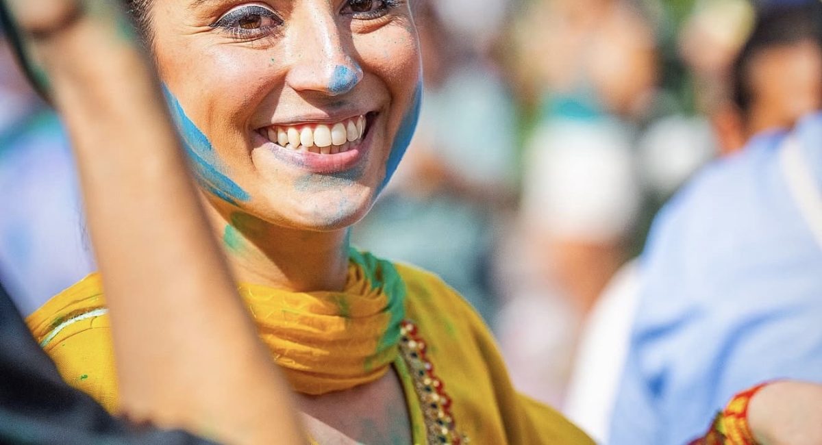 “Holi Festival” reúne cores, dança e gastronomia
