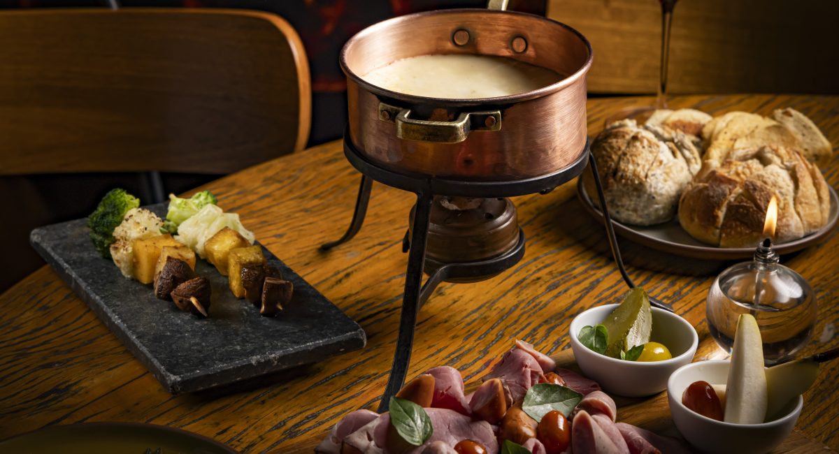 Praça São Lourenço abre temporada de fondue
