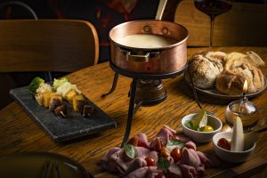Praça São Lourenço abre temporada de fondue