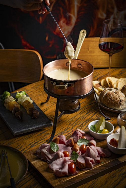 Praça São Lourenço abre temporada de fondue