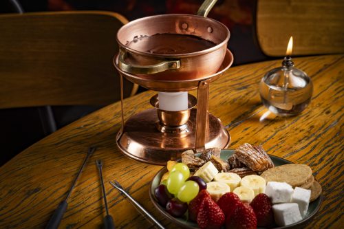 Praça São Lourenço abre temporada de fondue