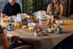 Experiência une cerâmica e brunch no Dia das Mães
