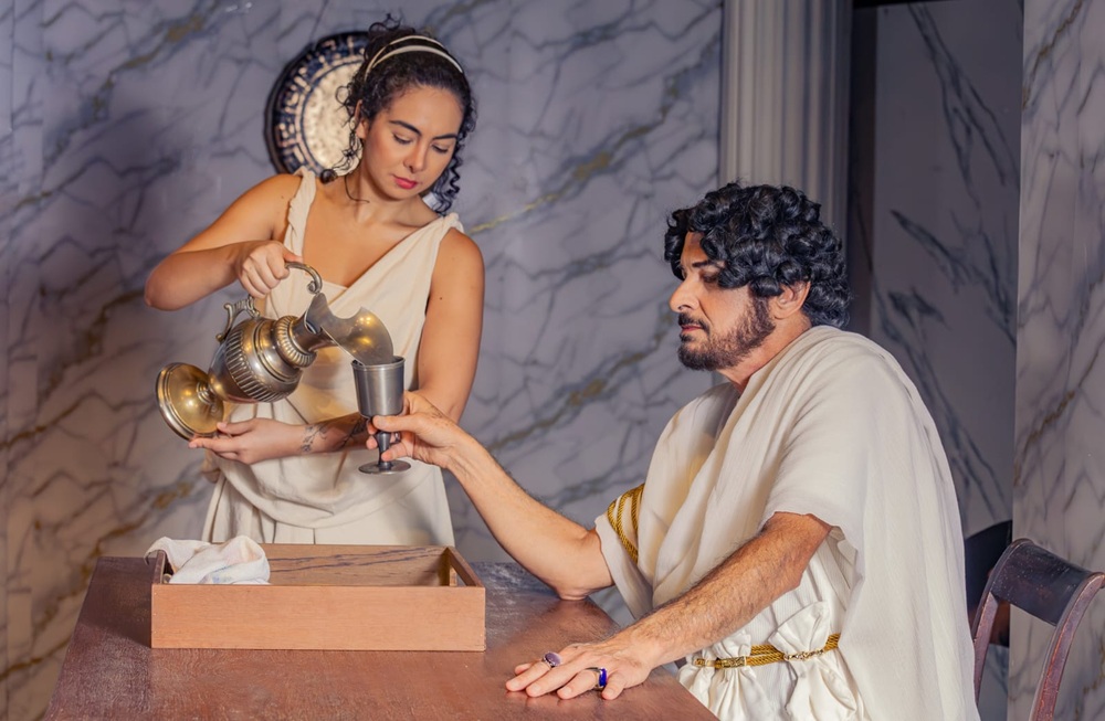 Encena Companhia de Teatro, A Raposa e as Uvas