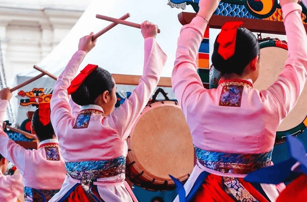 “Festival do Morango” e K-pop na Vila São Pedro