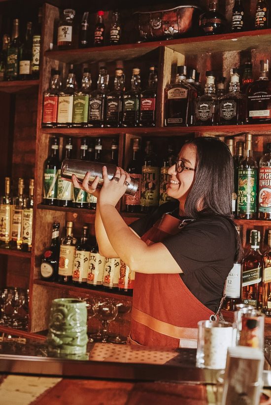 Bar aposta em coquetelaria inspirada no Art Nouveau