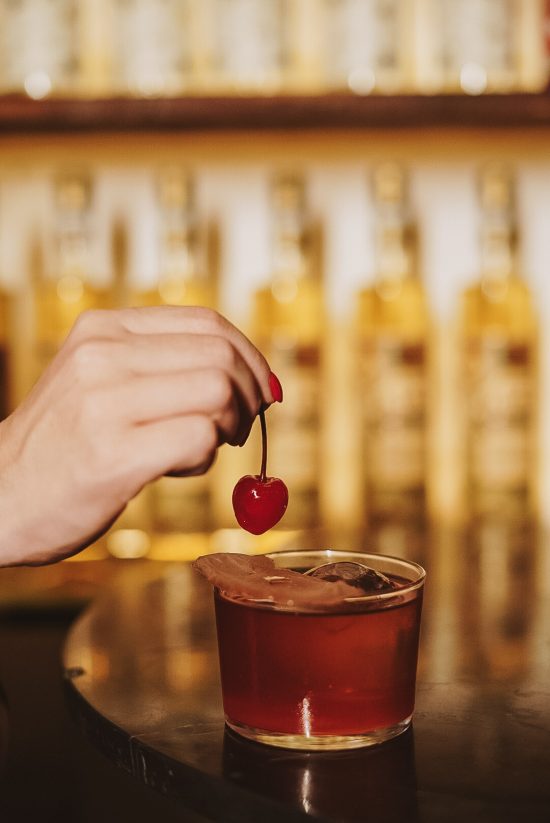 Bar aposta em coquetelaria inspirada no Art Nouveau