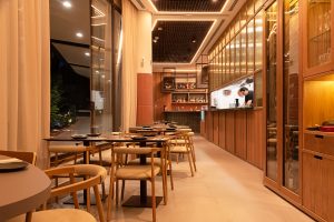 Bar aposta em coquetelaria inspirada no Art Nouveau
