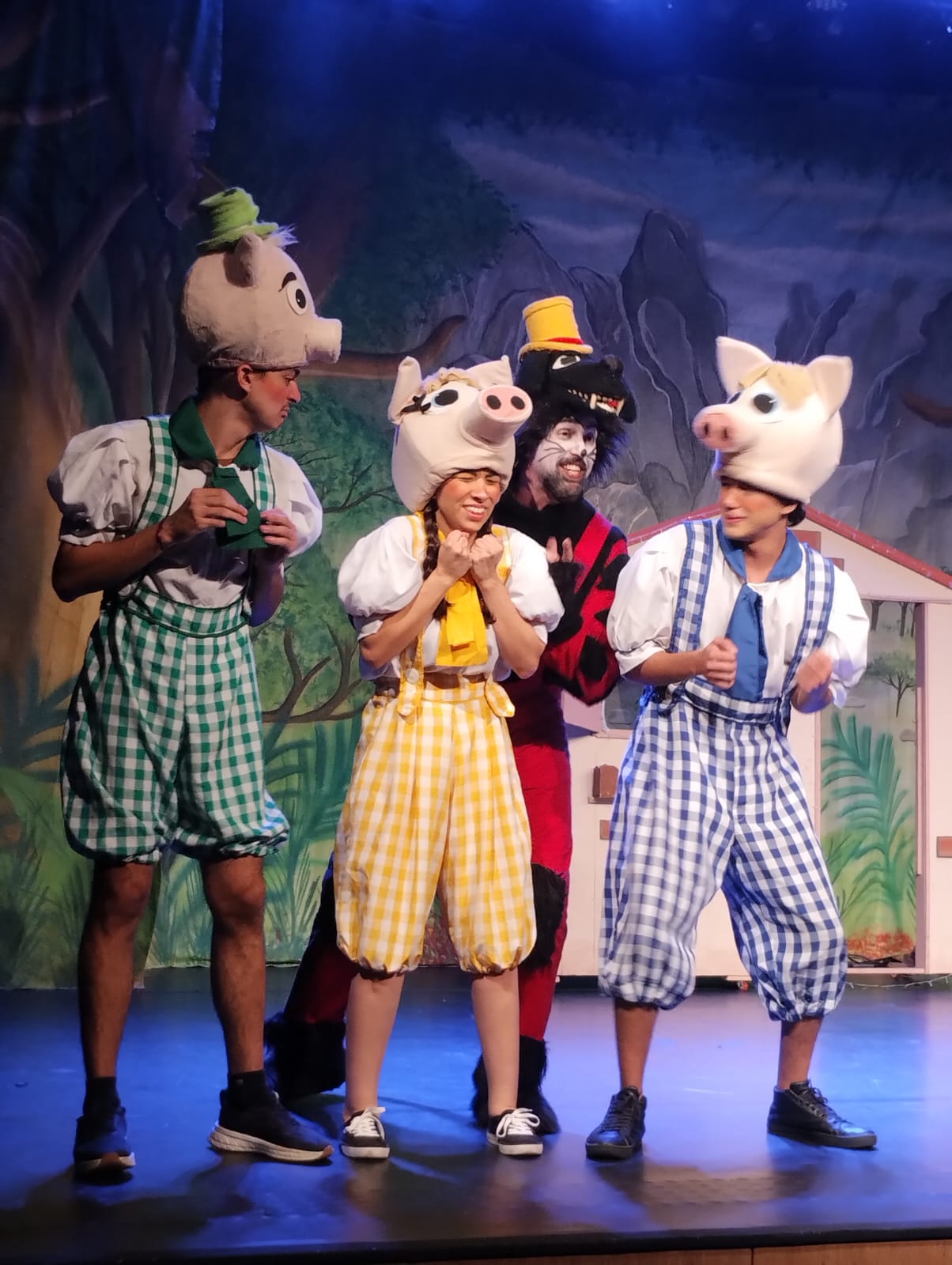 Os 3 Porquinhos e o Lobo Mauuu