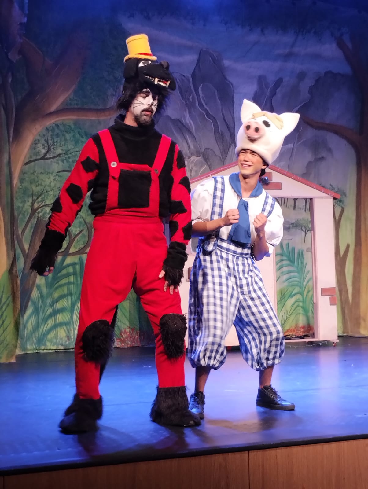 Os 3 Porquinhos e o Lobo Mauuu