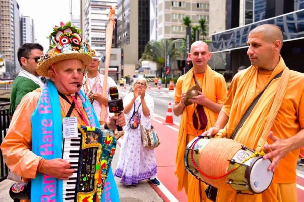 “Ratha Yatra” leva festa indiana à Paulista