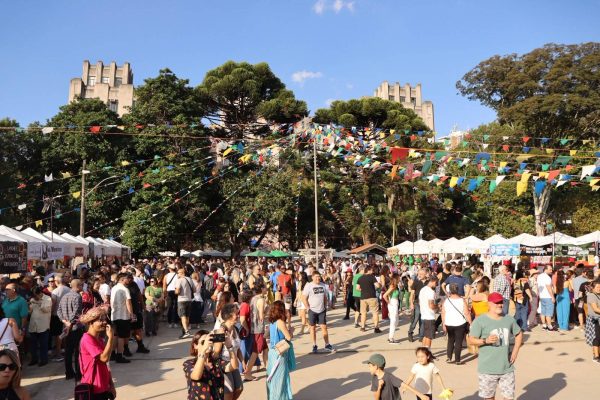 Arraiá da Vila reúne forró e comida típica