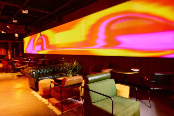 Bar une videoarte, drinques e sabor andino
