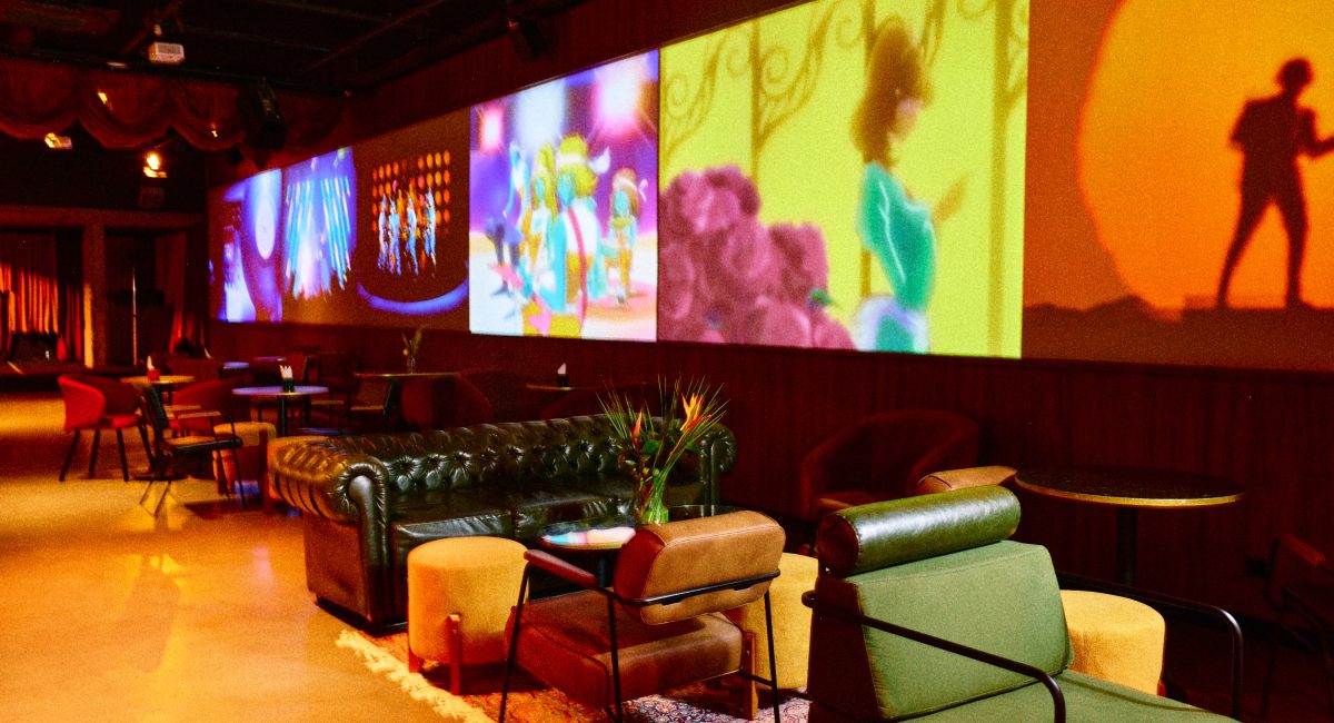 Bar une videoarte, drinques e sabor andino
