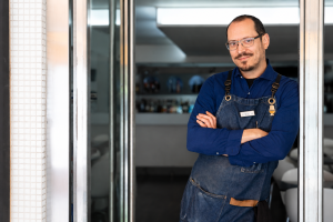 Bartender espanhol comanda noite de drinques no Coda