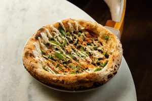 Pizzaria distribui pizza gratuita na Paulista