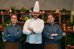 Espetáculo transforma jantar em jornada afetiva