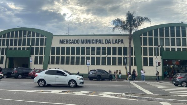 Mercado da Lapa faz 72 anos com descontos