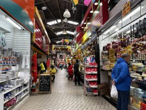 Mercado da Lapa faz 72 anos com descontos
