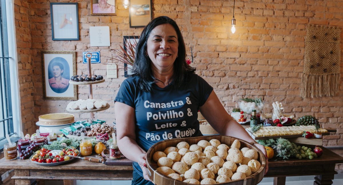 Casa especializada celebra dia do pão de queijo