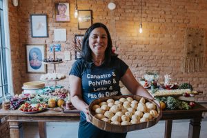 Casa especializada celebra dia do pão de queijo