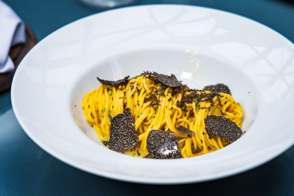 Baleia Rooftop tem menu especial de trufas