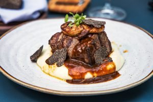 Baleia Rooftop tem menu especial de trufas
