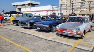 Carros antigos e tunados