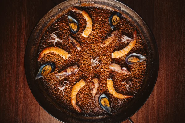 Dia da Paella: onde provar o clássico espanhol