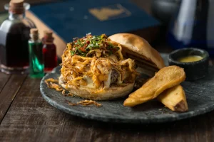 Taverna Medieval completa 10 anos com atrações gratuitas