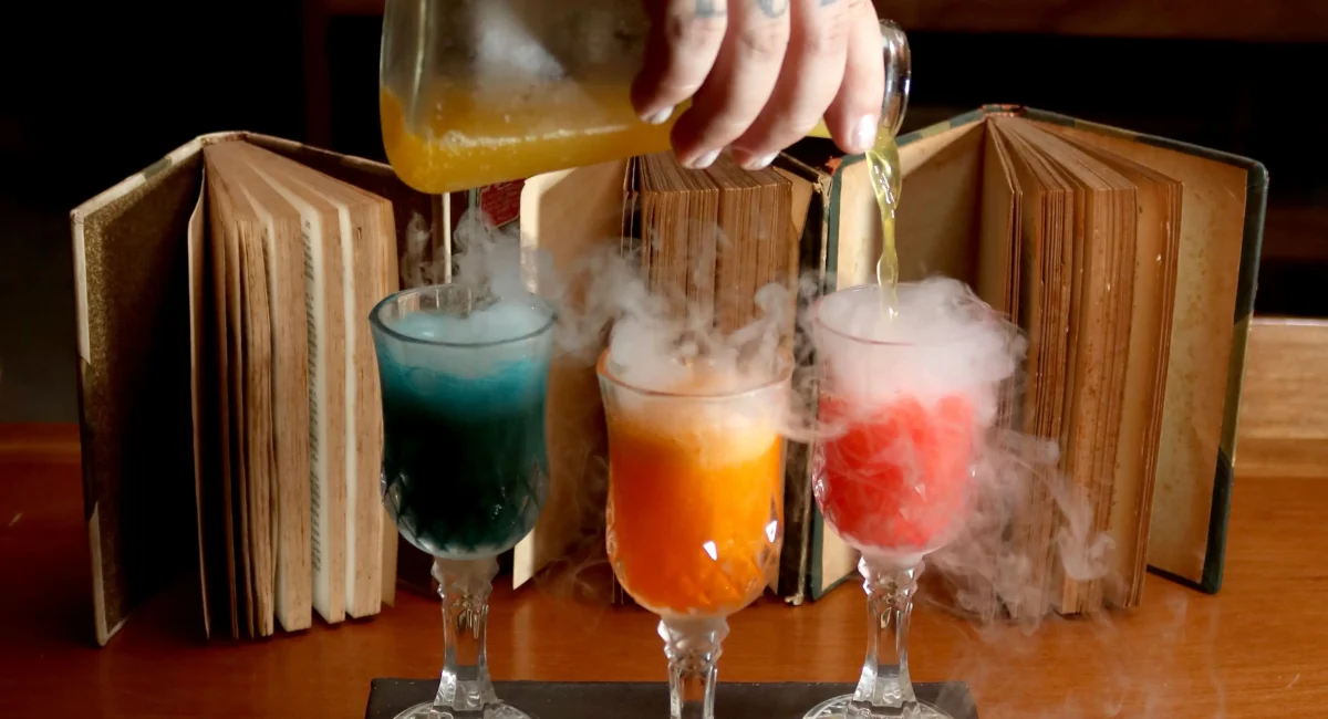 Restaurante temático tem oficina de magia