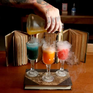 Restaurante temático tem oficina de magia