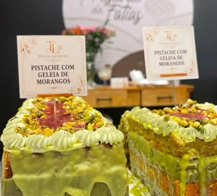 “Festival de Fatias” tem morango cravejado e pudim