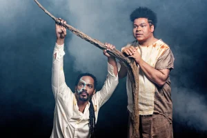 Rocco Pitanga e Robson Nunes em "A História que Se Repete"