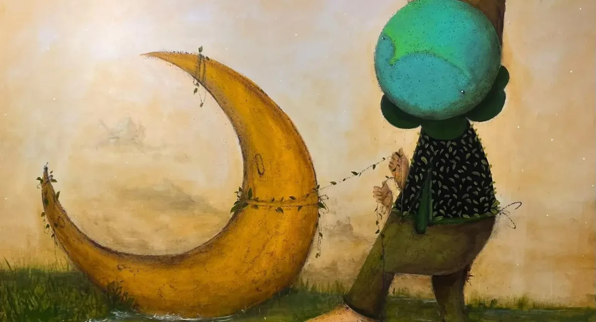 Pintura de André Mogle. Um garoto de rosto esverdeado e vestes pretas, segura uma lua minguante com um barbante. O chão é de grama verde e o fundo acinzentado