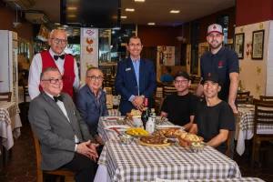 O Brazeiro faz 57 anos e mantém receita da família