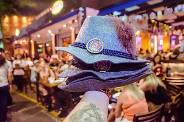 ‘Oktoberfest in Bar’ tem shows e cardápio alemão