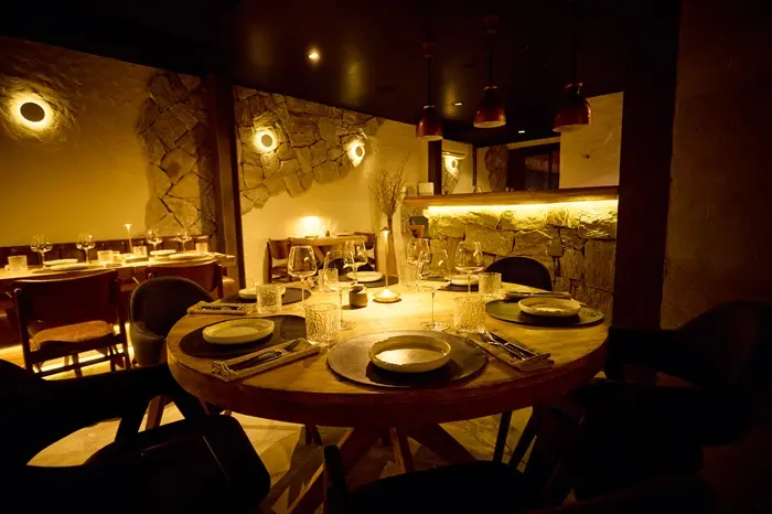 Grotta Cucina promove jantar às cegas medieval