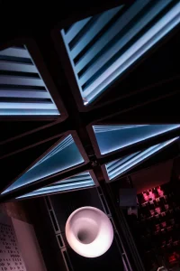 Designer do Tomorrowland assina teto de bar paulistano
