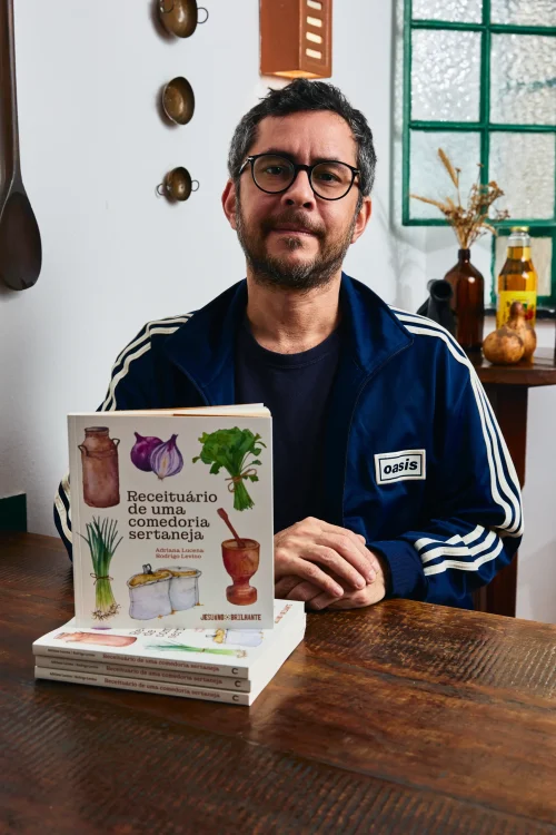 Jesuíno Brilhante lança livro de receitas