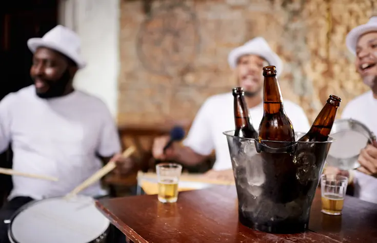 Festival de boteco faz aniversário com samba