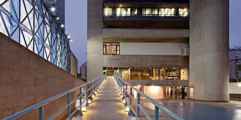 Fachada do Sesc Vila Mariana