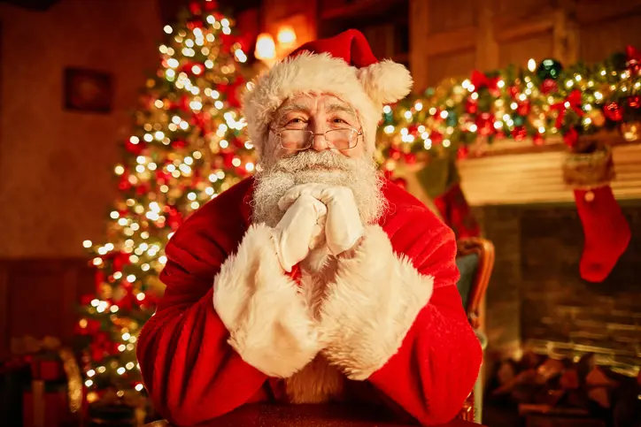 Papai Noel chega de carro antigo no Cantareira