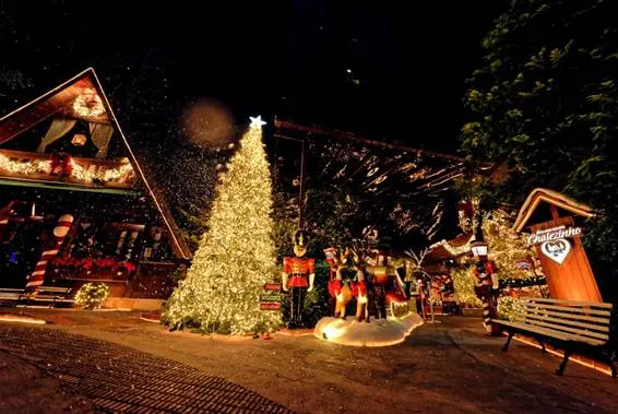 Chalezinho abre temporada de Natal com musical